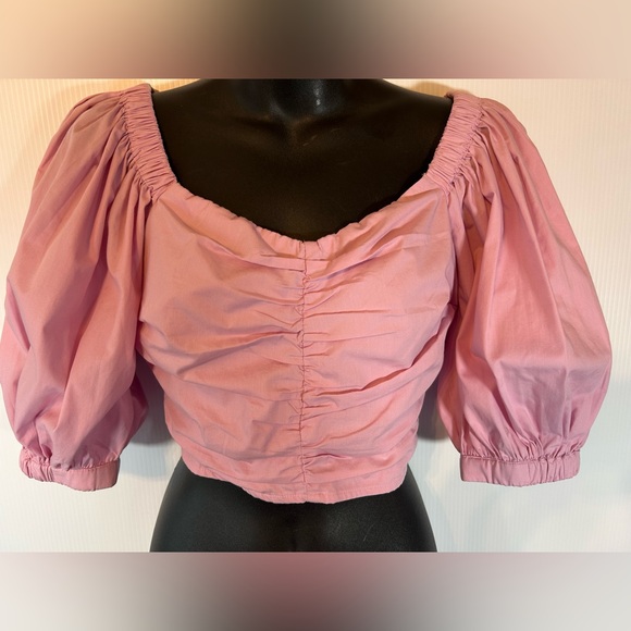 Abercrombie & Fitch Tops - Abercrombie & Fitch Pink Cropped Top Size XS